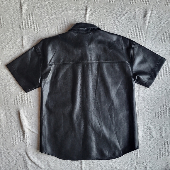 Aritzia Babaton Frances Button Up Faux Leather Short Sleeve Oversize Jacket - Picture 3 of 10